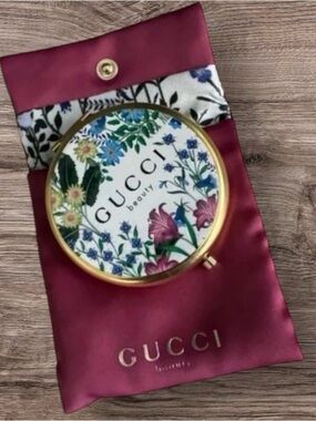 Gucci Floral Compact Mirror in Gold and Pink